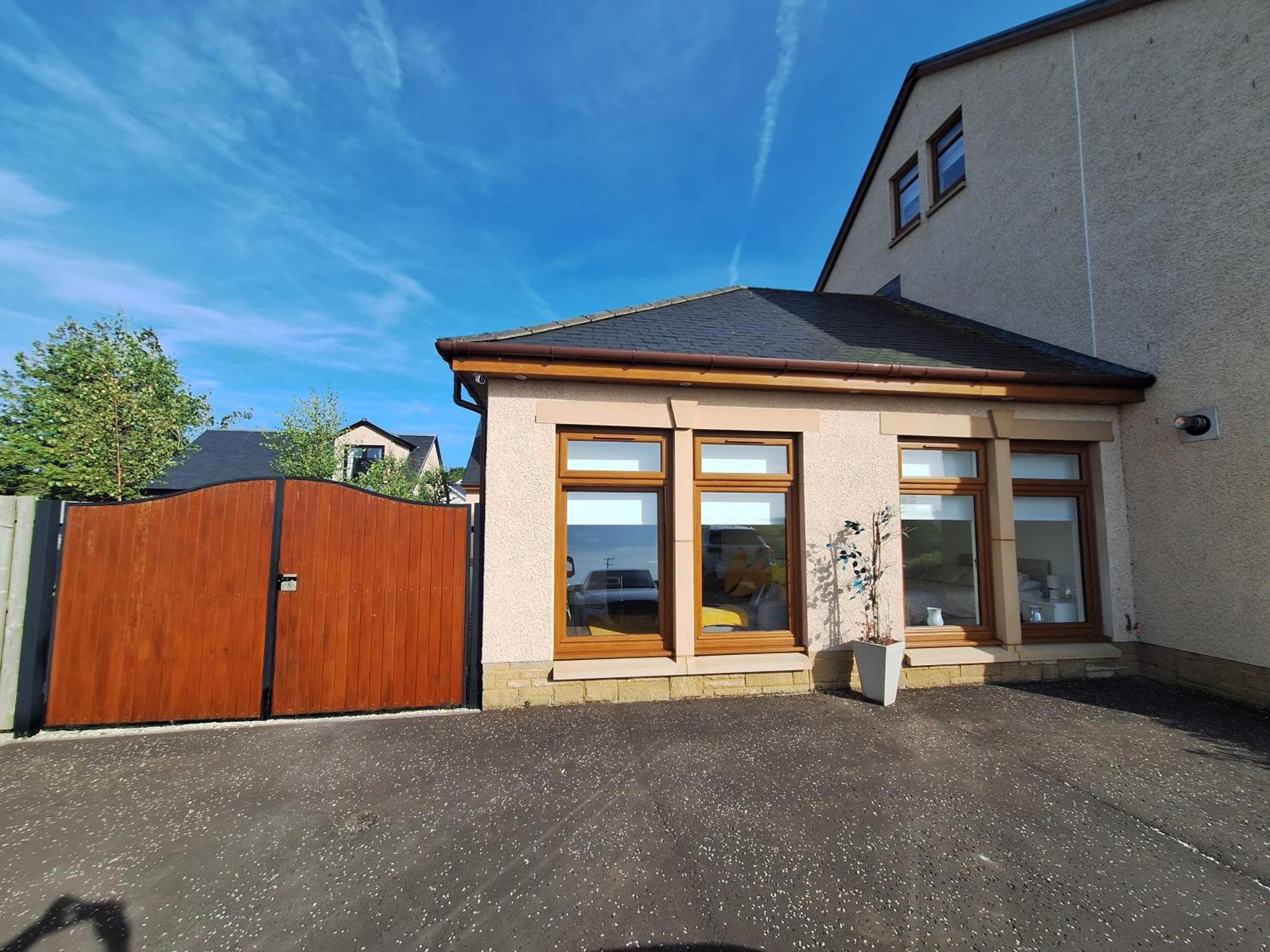 Lanarkshire Apartment- Views- Sleeps 4- Balcony 라크홀 외부 사진